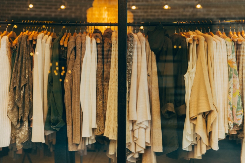 magasin-SPERACEDES-min_clothe_fashion_store_shop_window_store_front-21277